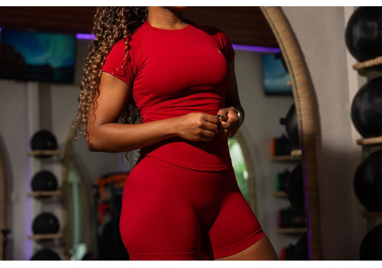 THE BIRTH COLLECTION 2026 — ensemble rouge seconde peau Shiz'Fit