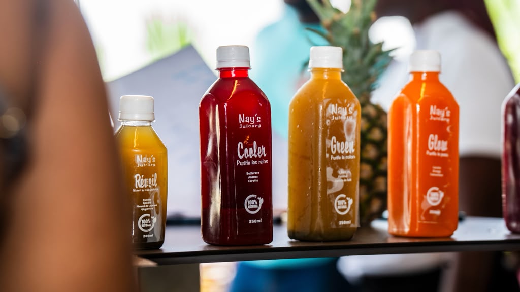Bouteilles de jus Nay's Juicery Réveil, Cooler, Green et Glow alignées