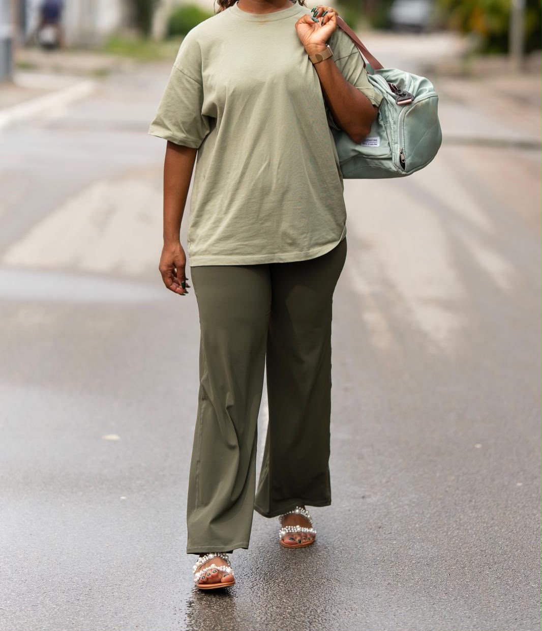 Olive Set — Flare Pants + Brassière + Oversized Shirt — vue 1